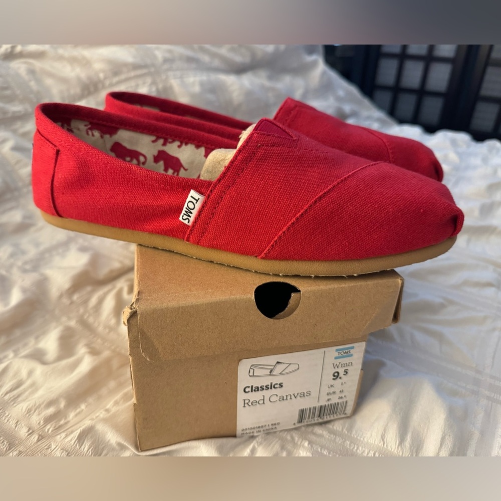 ❤️ NWT TOMS Classic Red Canvas Size W9.5 ❤️